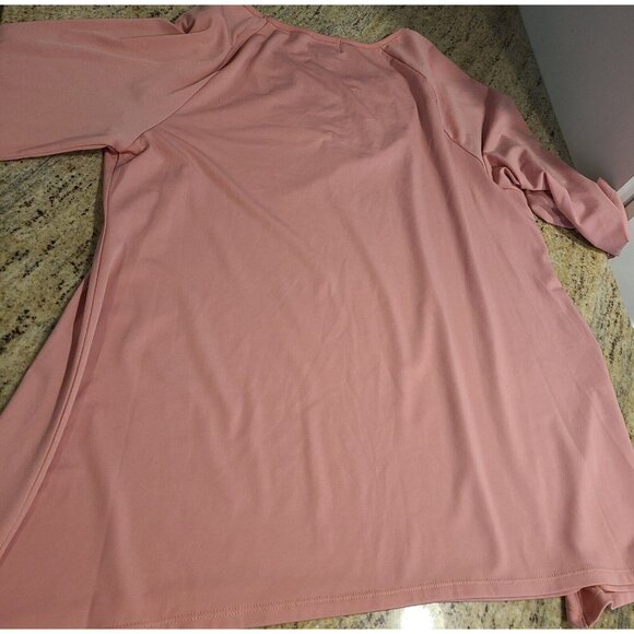 Simply Emma Size 1X Sharkbite Hem 3/4 Sleeve Beaded Embellished Neck Top Pink - Picture 14 of 15